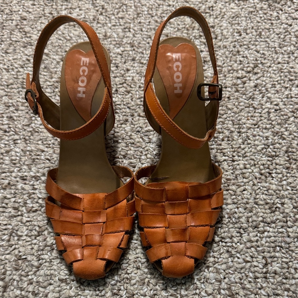 Women's Tan Woven Sandals